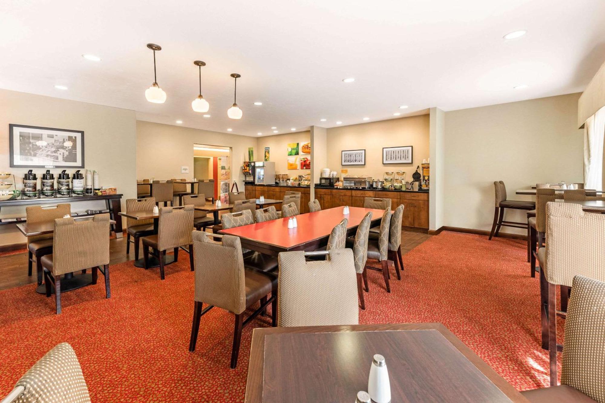 Quality Inn & Suites University Fort Collins Exterior photo