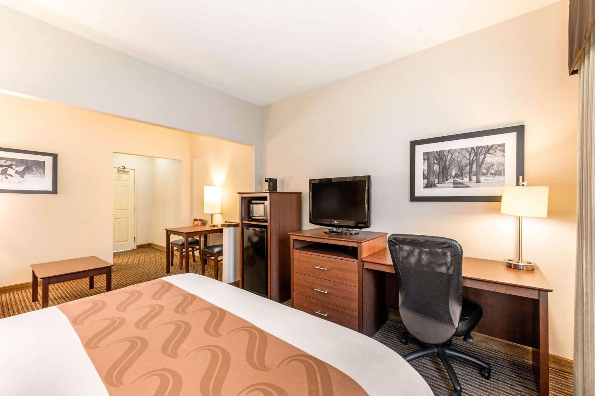 Quality Inn & Suites University Fort Collins Exterior photo