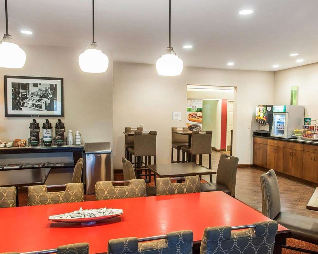 Quality Inn & Suites University Fort Collins Restaurant photo